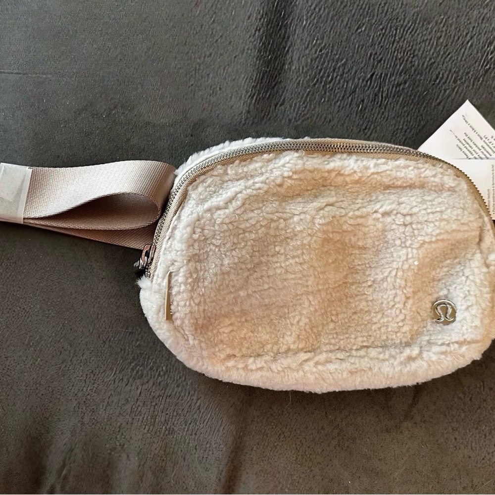 Lululemon Everywhere Sherpa Crossbody Bag NWT